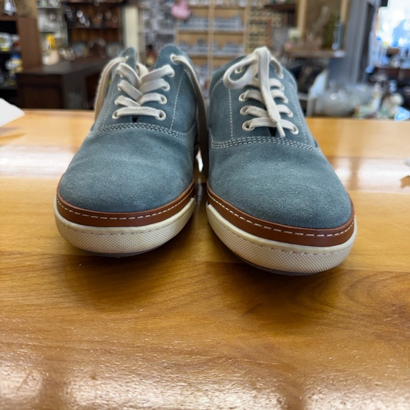 Allen Edmonds men’s Porter Derby Oxford sneakers.